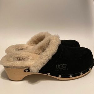 UGG Sheepskin Black Suede Sz 9 EUC Mules/Clogs